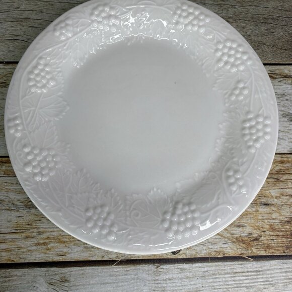 Tabletops VINEYARD Embossed Grape Vines Ceramic Oven Safe Dinner Plates Set of 5 - Picture 8 of 16